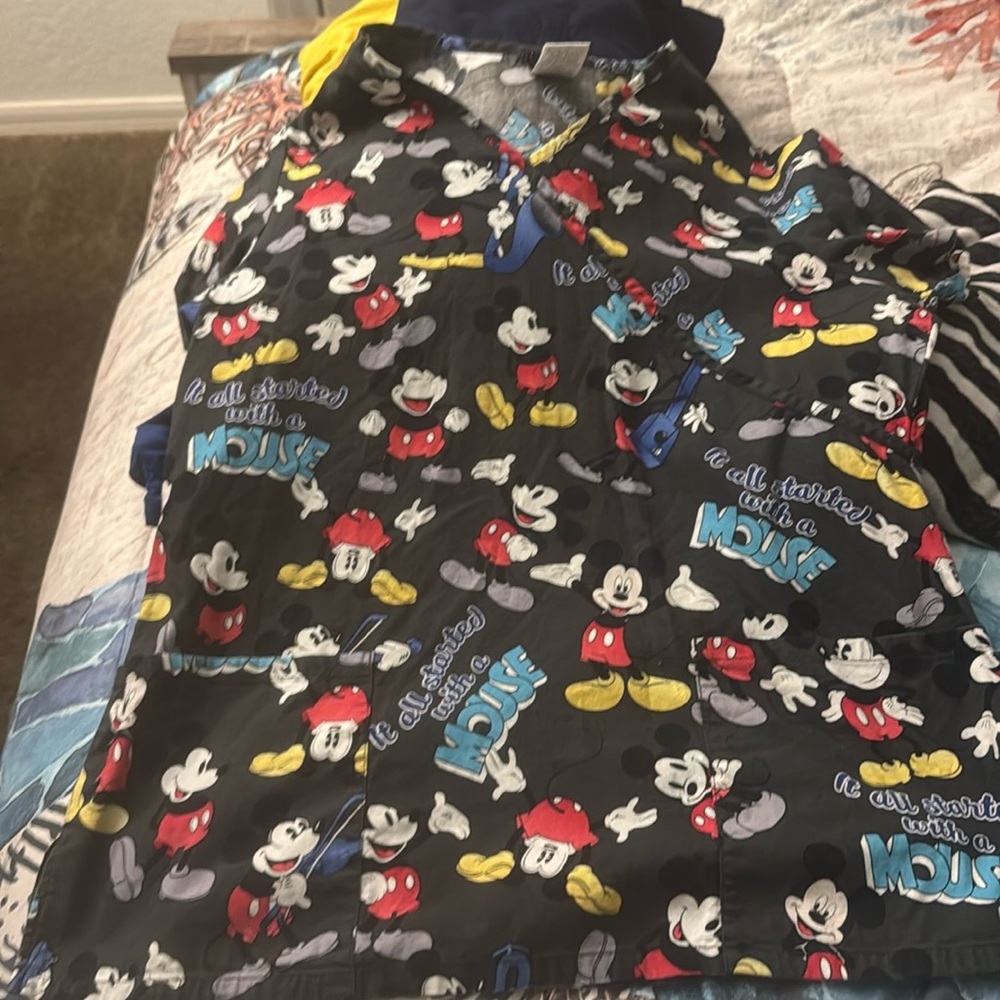 Disney scrub top Mickey Mouse